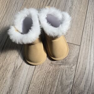 CARTER'S FAUX FUR BABY BOOTS NWOT